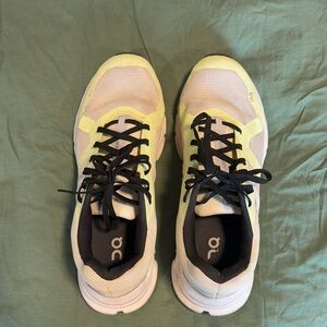 GUC Women’s On 
Shoes